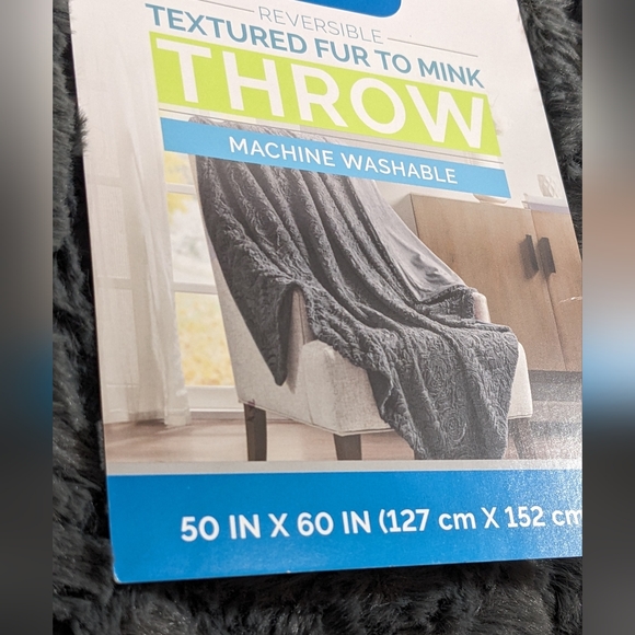 NWT Interiors By Design Grey Reversible Textured Fur To Mink Throw, 50" x 60" - Picture 4 of 6